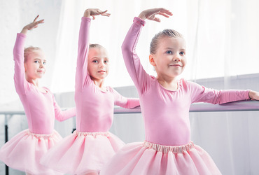 Body baletowe, strój do tańca, kostium gimnastyczny – jaki wybrać dla dziecka ? 